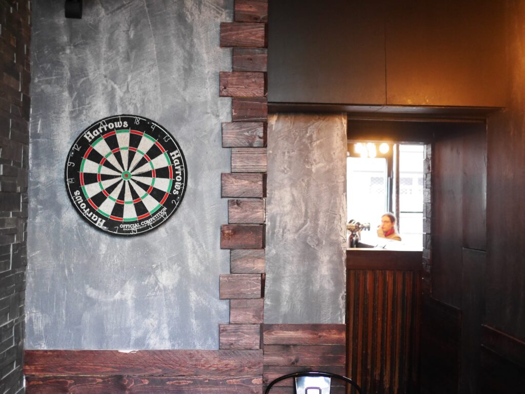 jeu de fléchette au bar la Bonne Décision
