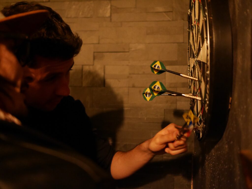 jeu de fléchette au bar la Bonne Décision