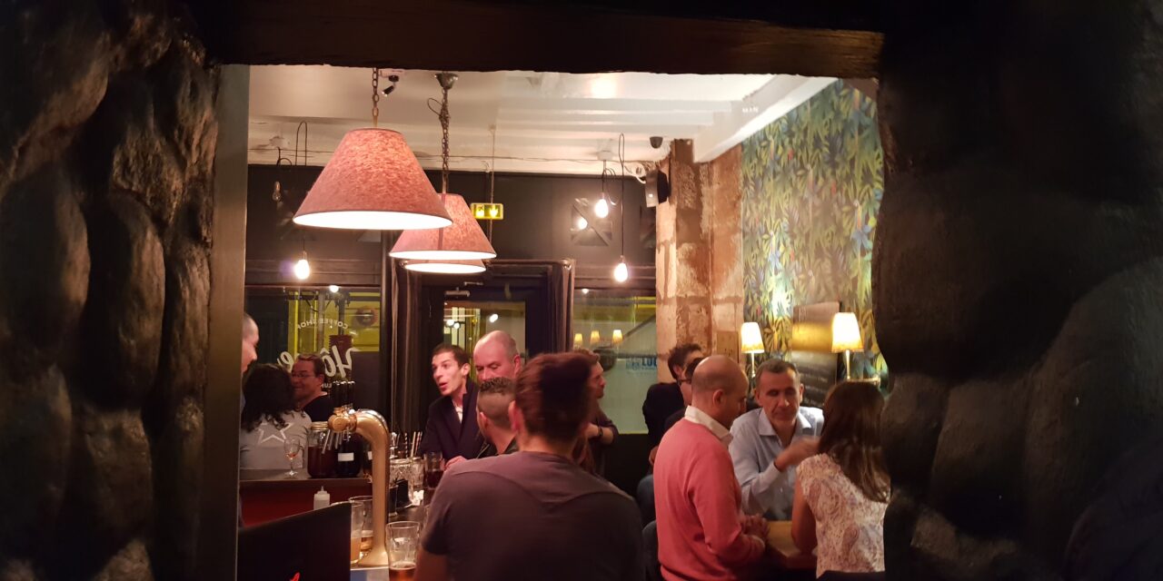 Le bar Hôme, rue de Bourgogne
